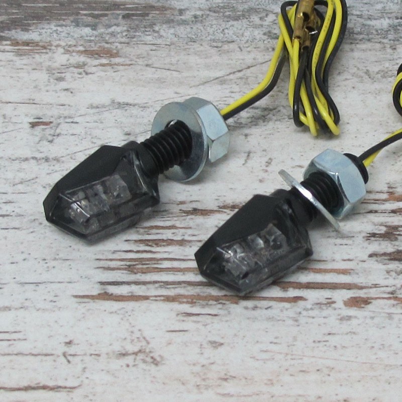 Iguana Custom Parts - Intermitentes Mini Traseros Moto Homologados CE E12  LED Alto Brillo Pequeños : : Coche y moto